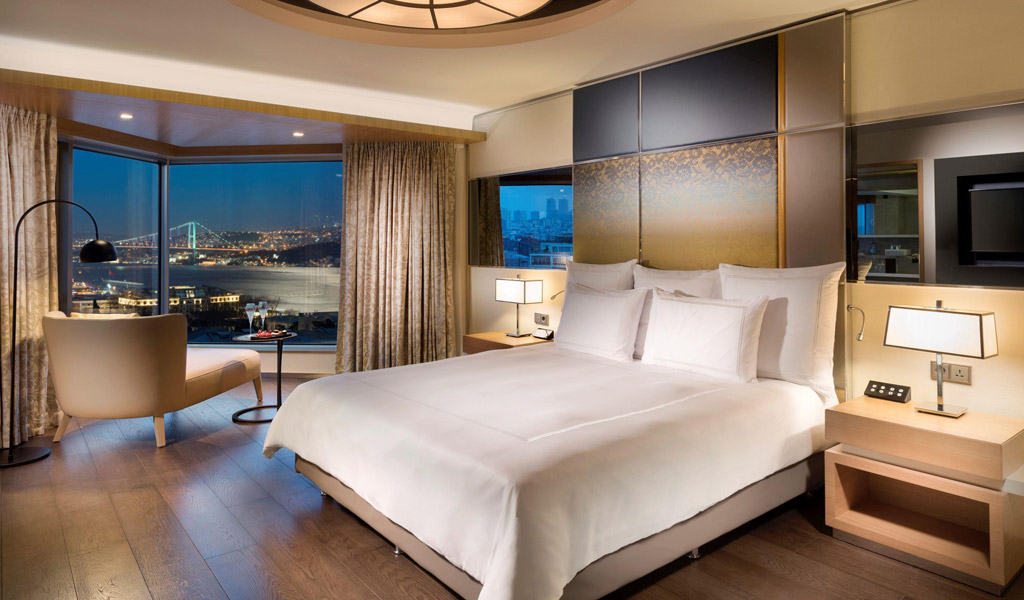 Jacuzzi Suite at Swissotel The Bosphorus