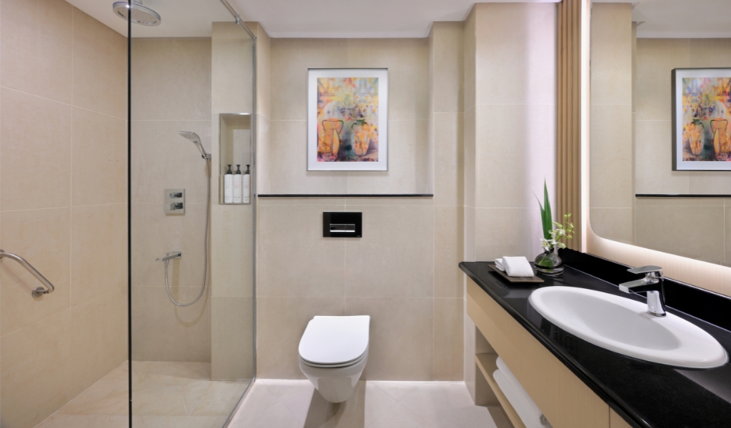 Swiss Executive King Room at Swissotel Al Murooj 